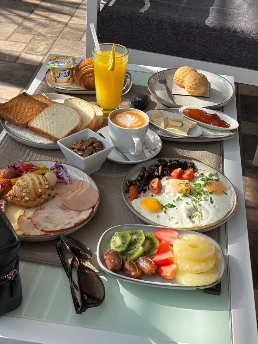 PETIT DÉJEUNER