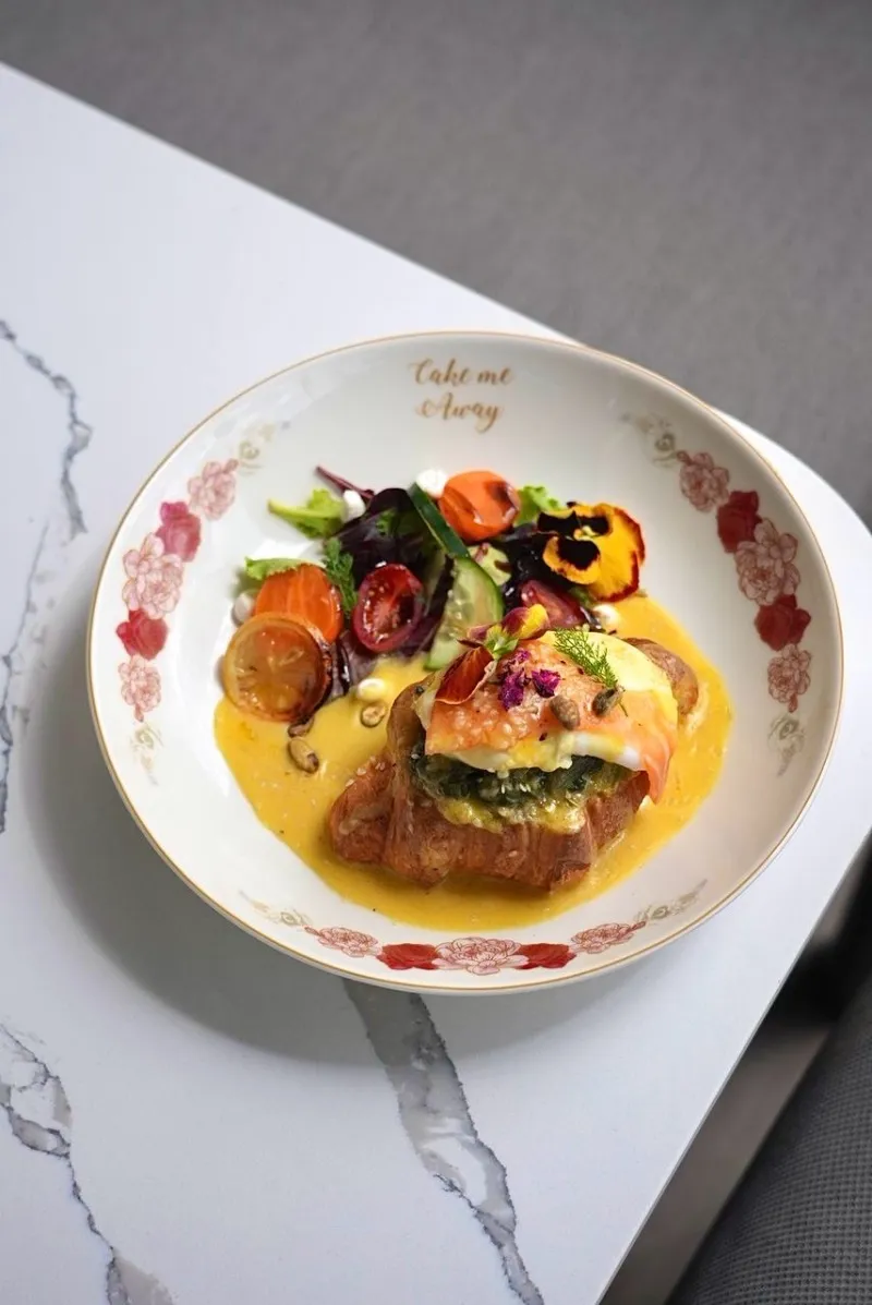 Croissant Egg Benedict