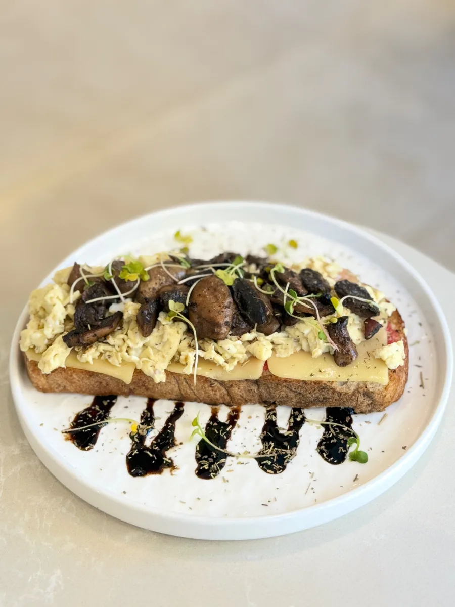 Eggs toast